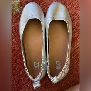 Fitflop size 9 silver flats